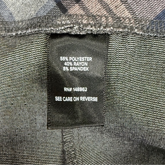 Torrid Pink Blue Plaid Knit Pixie Ponte Capri Pant Legging Plus Size 4X - Picture 4 of 7